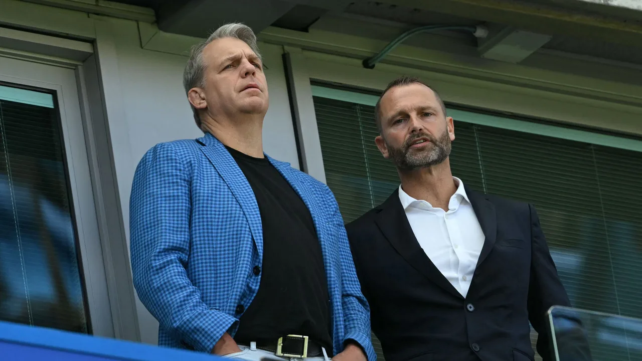 توتنهام يسعى لضم مدراء تشيلسي وكريستال بالاس وسط عقبات استبدال فابيو باراتيكي